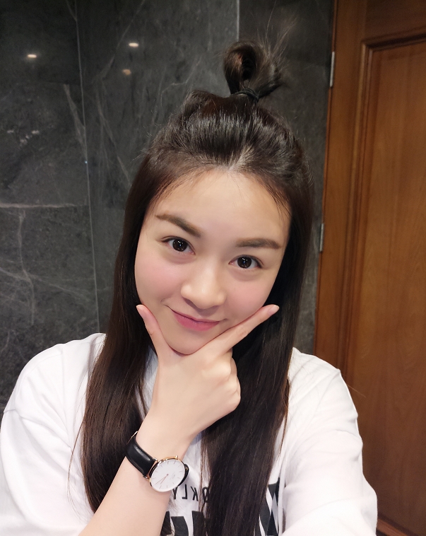 苹果味的第一张照片--烟台相亲服务中心