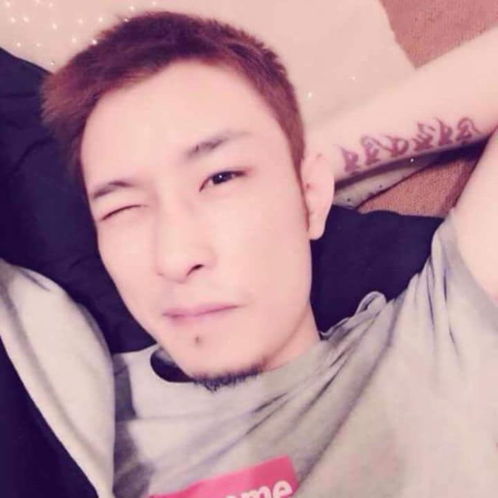 难得拥抱的第一张照片--烟台相亲服务中心