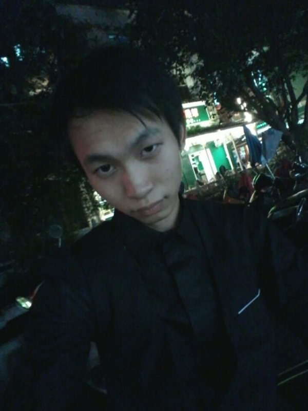 瞬间回眸的第一张照片--烟台相亲服务中心