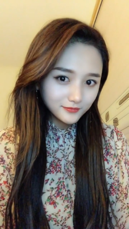 淡然一笑的第一张照片--烟台相亲服务中心