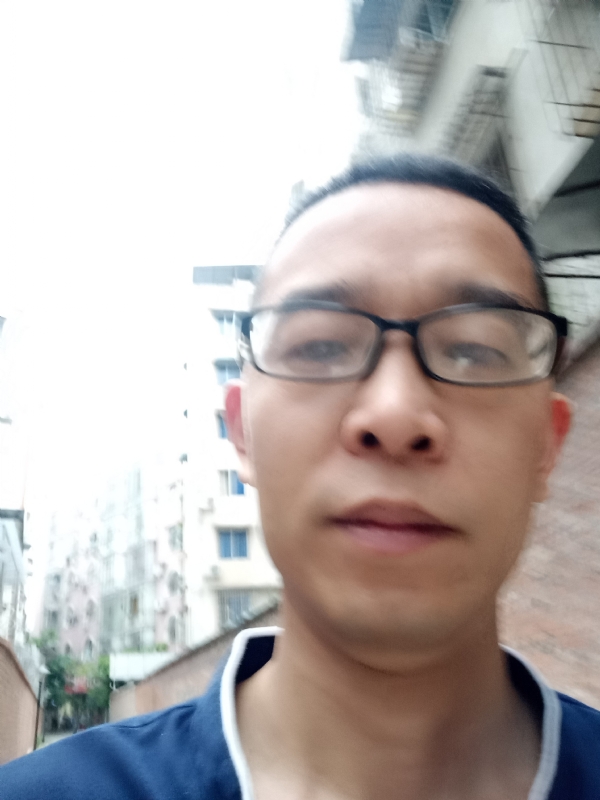 眼镜的第一张照片--烟台相亲服务中心