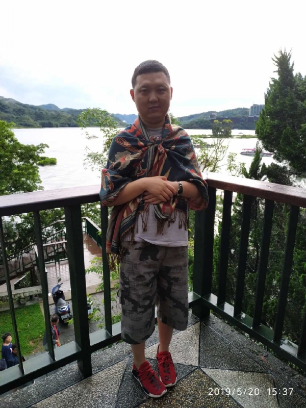 爱情里的俩个人的第一张照片--烟台相亲服务中心