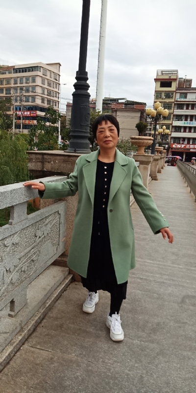 小玲的第一张照片--烟台相亲服务中心