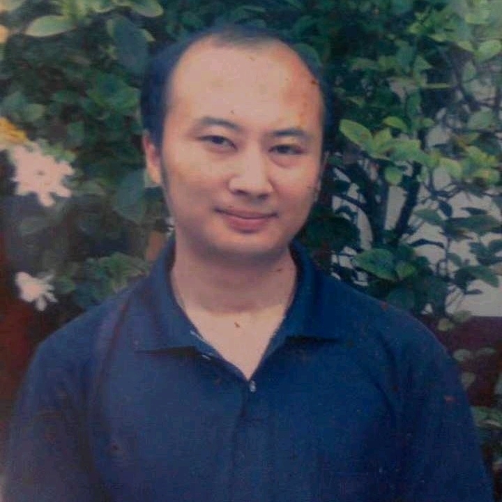 石峰里的生命的第一张照片--烟台相亲服务中心