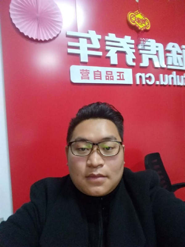 向上倾斜45度的第一张照片--烟台相亲服务中心