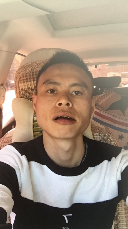 小何的第一张照片--烟台相亲服务中心