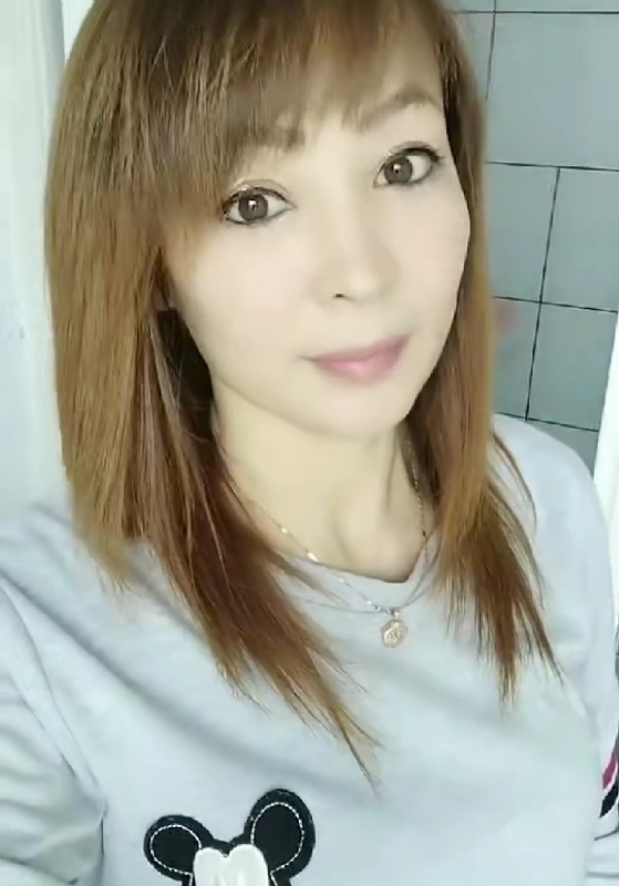 魅力白玲的第一张照片--烟台相亲服务中心