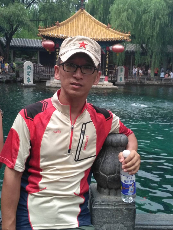 晓峰的第一张照片--烟台相亲服务中心