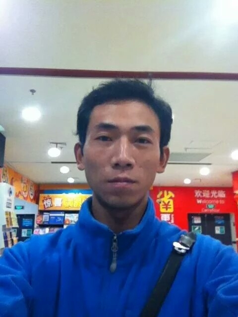 青草地溪水边的第一张照片--烟台相亲服务中心