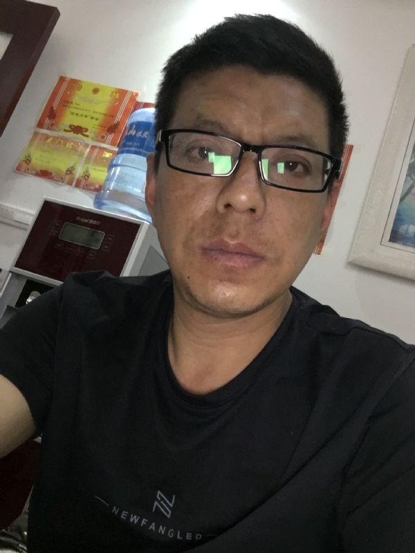 牵手的第三张照片--烟台相亲服务中心