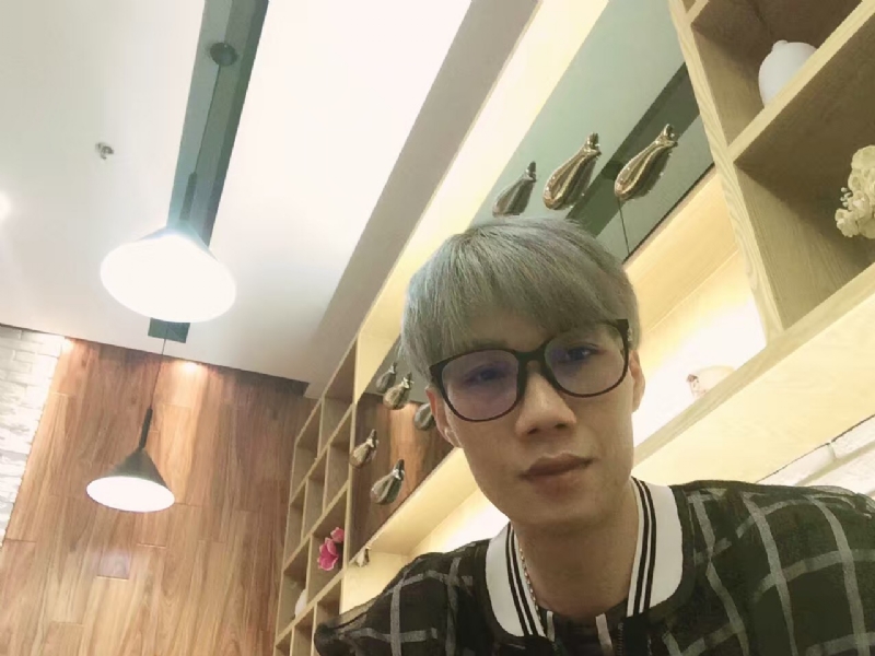 黄峰的第二张照片--烟台相亲服务中心