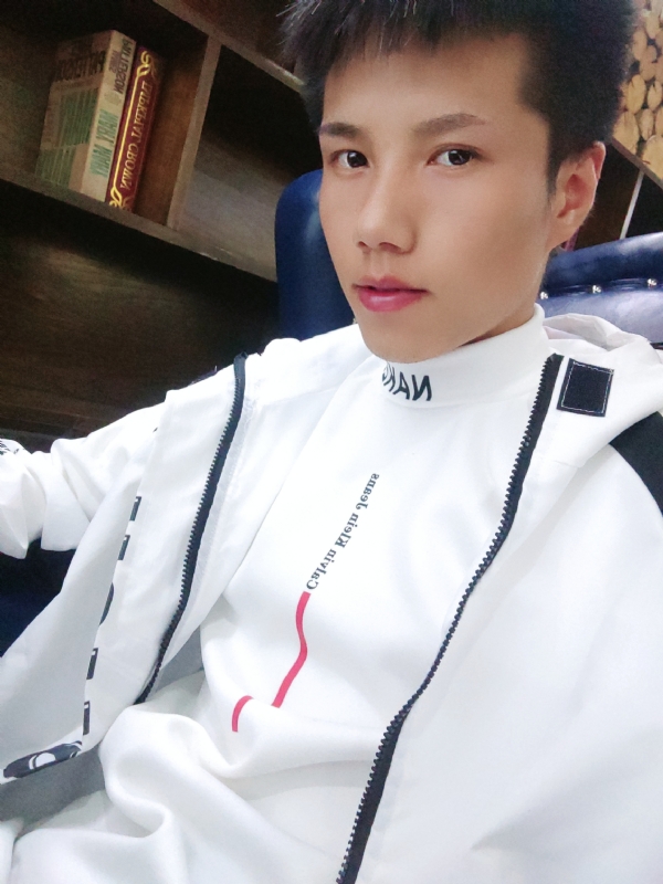 梁辞的第二张照片--烟台相亲服务中心