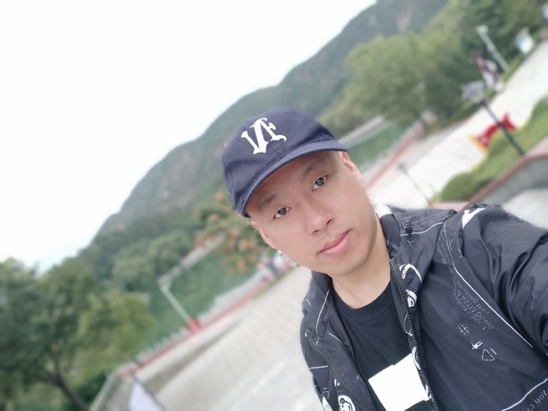 阳光的第一张照片--烟台相亲服务中心