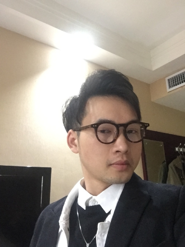 曾亮的第一张照片--烟台相亲服务中心