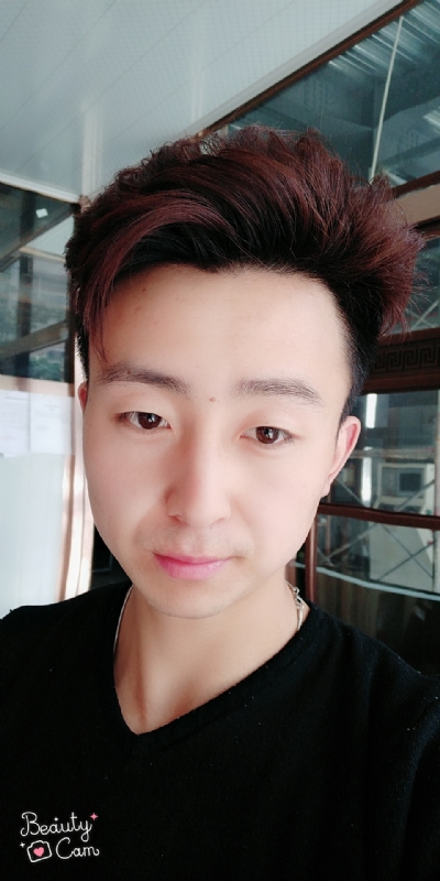 拼命微笑的第三张照片--烟台相亲服务中心