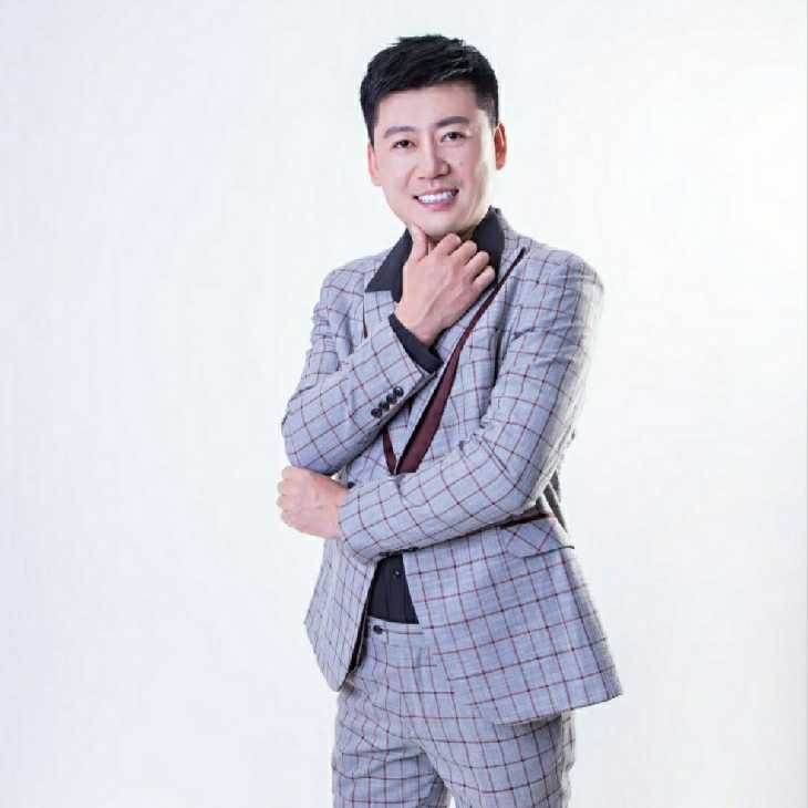 屋顶拾荒人的第一张照片--烟台相亲服务中心