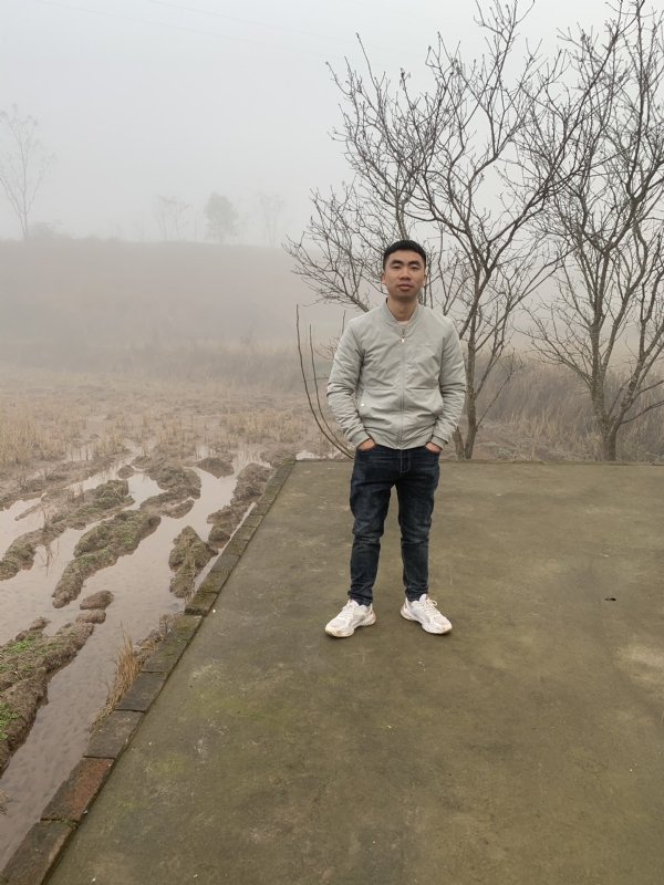 迷路的小猪的第一张照片--烟台相亲服务中心