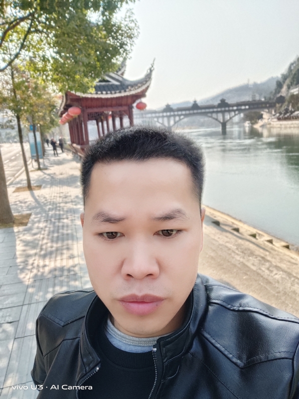 啊锦的第一张照片--烟台相亲服务中心