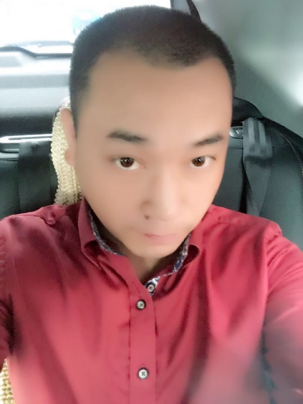 在一个路口等的第一张照片--烟台相亲服务中心