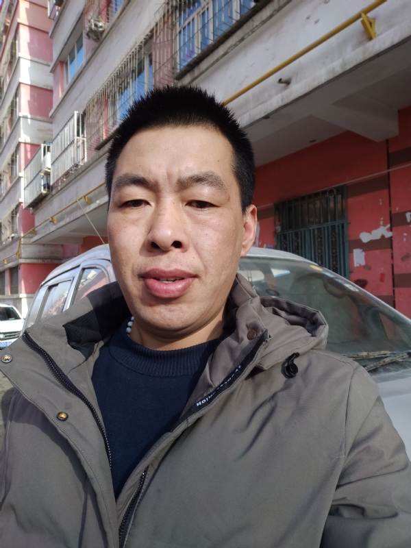 华哥的第二张照片--烟台相亲服务中心