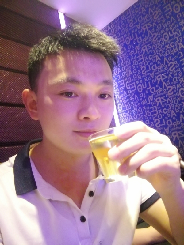 幸福的拥抱的第一张照片--烟台相亲服务中心