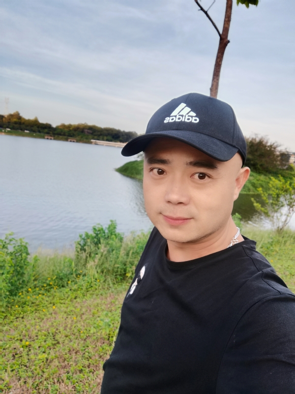 石头哥的第一张照片--烟台相亲服务中心