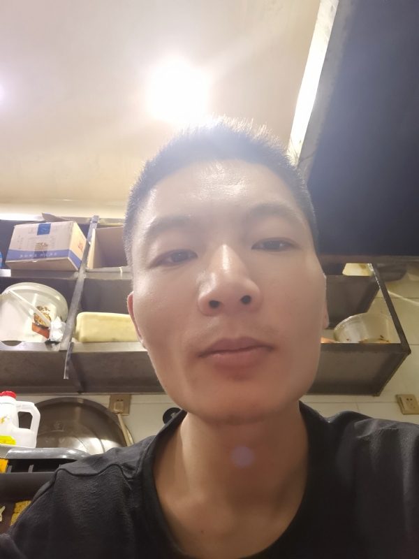 邹先生的第二张照片--烟台相亲服务中心