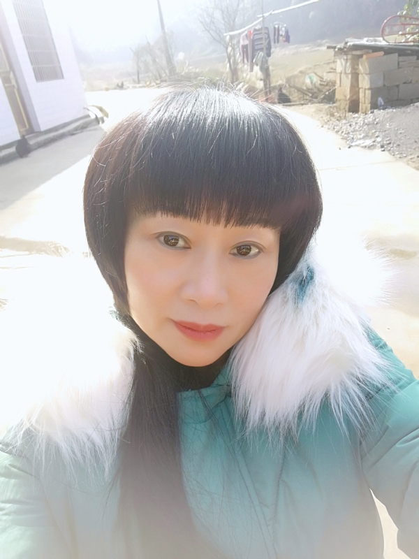 金鱼儿的第一张照片--烟台相亲服务中心