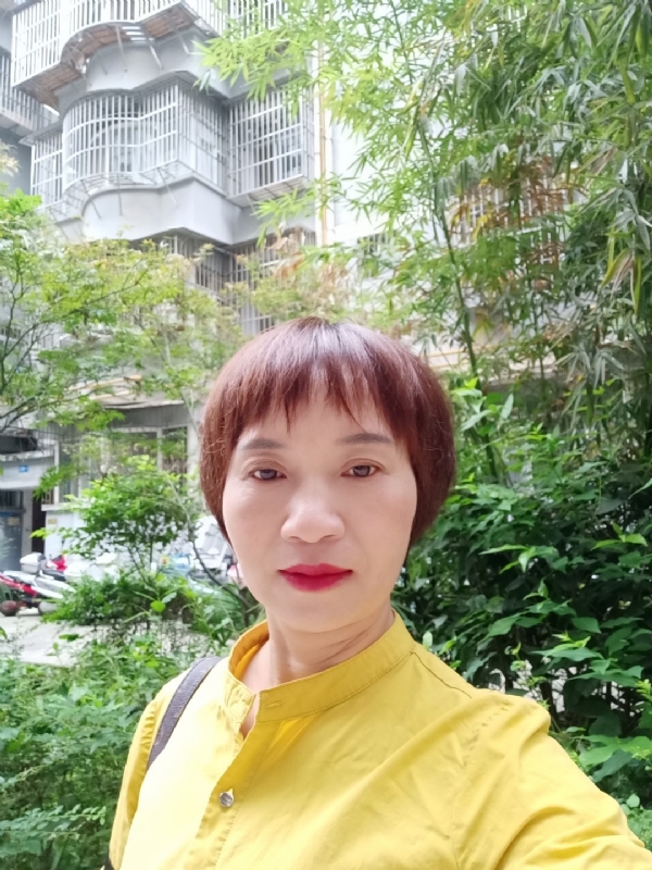 小瓶子的第二张照片--烟台相亲服务中心