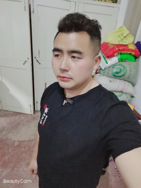 阿杰的第一张照片--烟台相亲服务中心