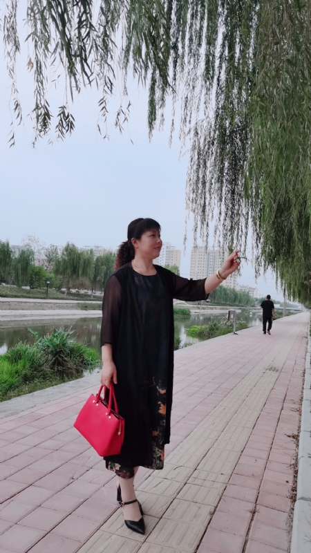 周本玲的第一张照片--烟台相亲服务中心