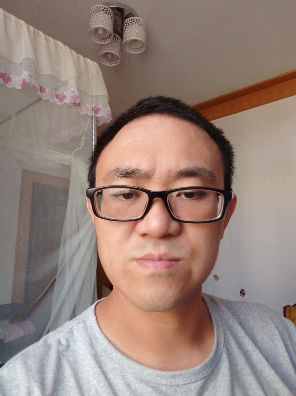 小涨常鸿的第一张照片--烟台相亲服务中心