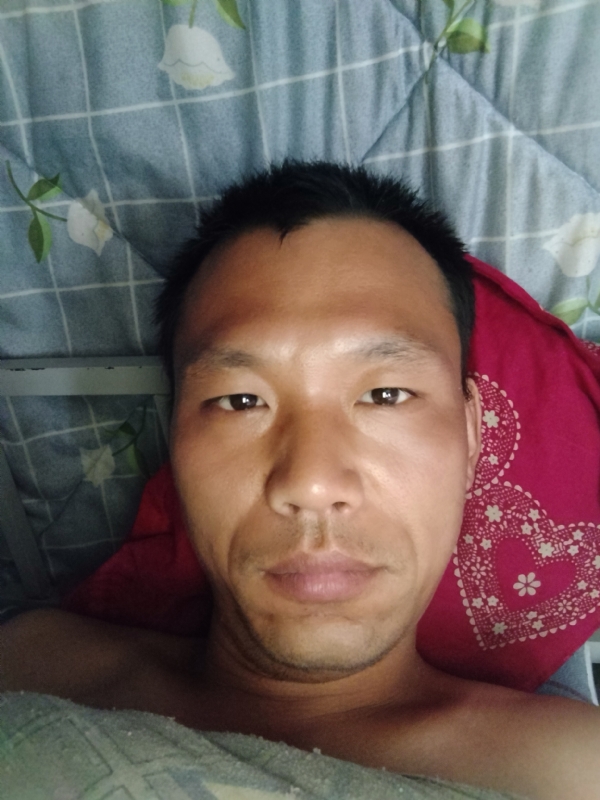 弘扬的第一张照片--烟台相亲服务中心