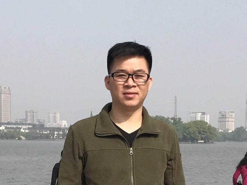 孔雀鱼的第一张照片--烟台相亲服务中心