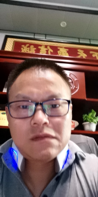 模具工匠的第一张照片--烟台相亲服务中心