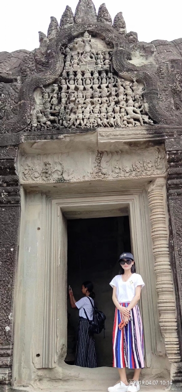 桃花与酒的第一张照片--烟台相亲服务中心