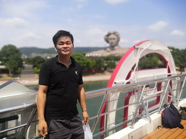 龙的传人的第一张照片--烟台相亲服务中心