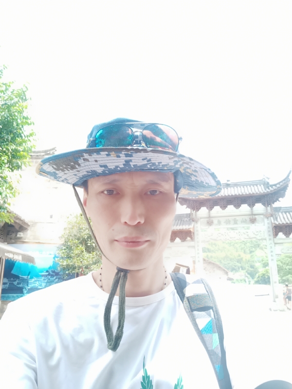 童群海的第一张照片--烟台相亲服务中心