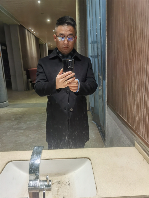 孤独尘埃的第一张照片--烟台相亲服务中心