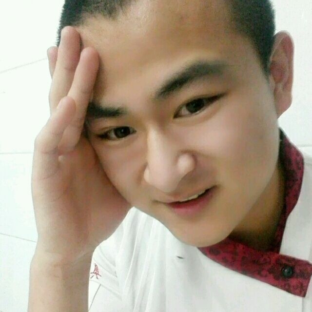 人潮拥挤的第一张照片--烟台相亲服务中心