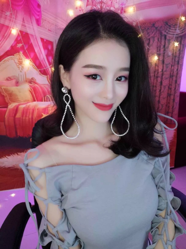 Cici的第三张照片--烟台相亲服务中心