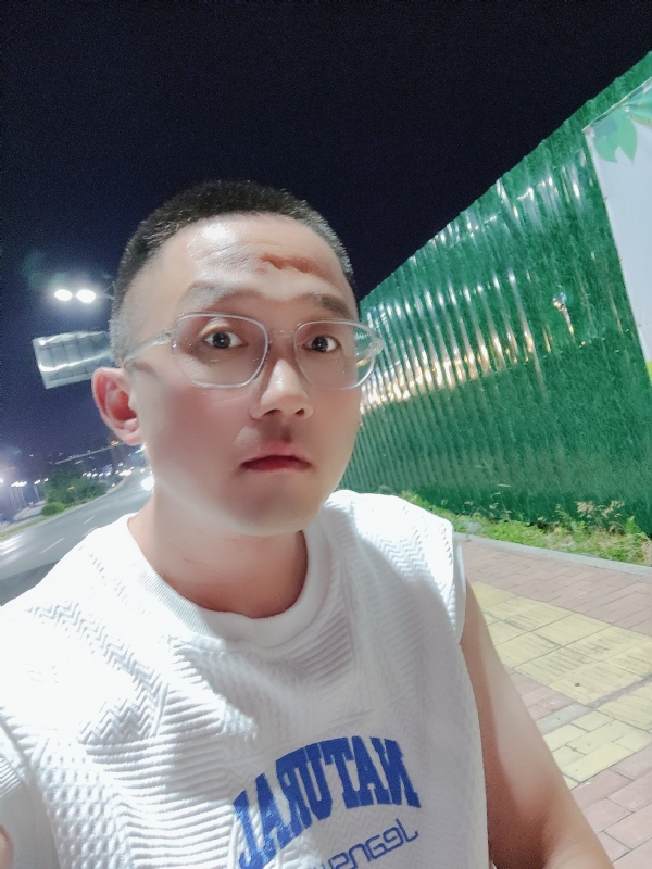 清风烈酒的第一张照片--烟台相亲服务中心