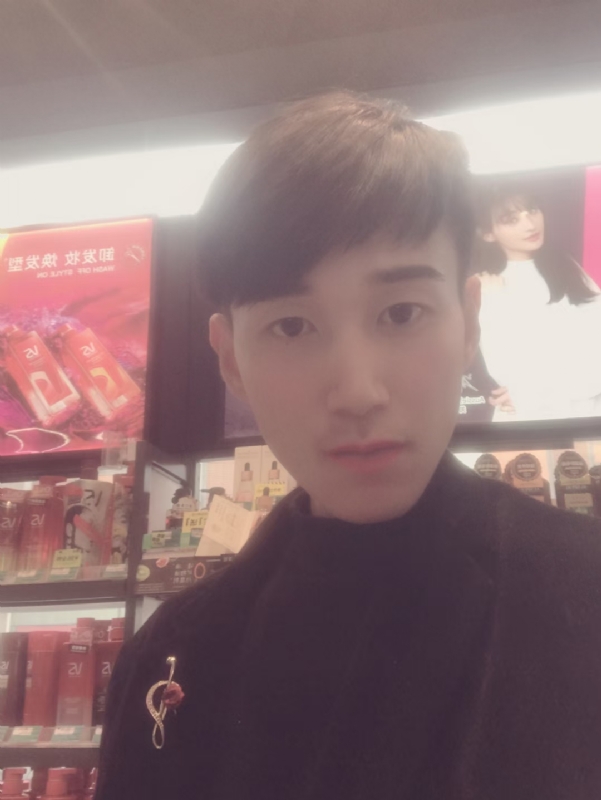 唯美的爱情故事的第一张照片--烟台相亲服务中心