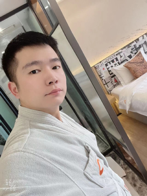 绿帽的第一张照片--烟台相亲服务中心