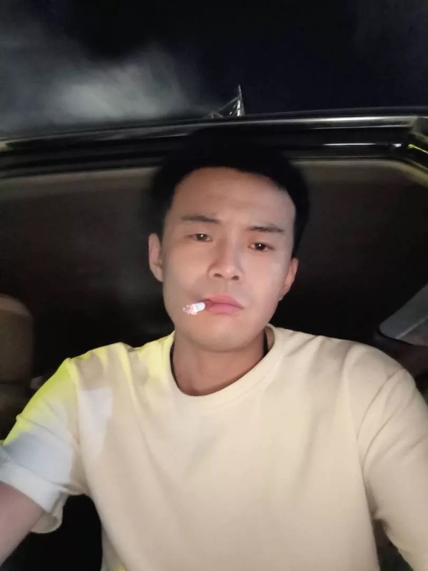 爱睡觉的土拨鼠的第一张照片--烟台相亲服务中心