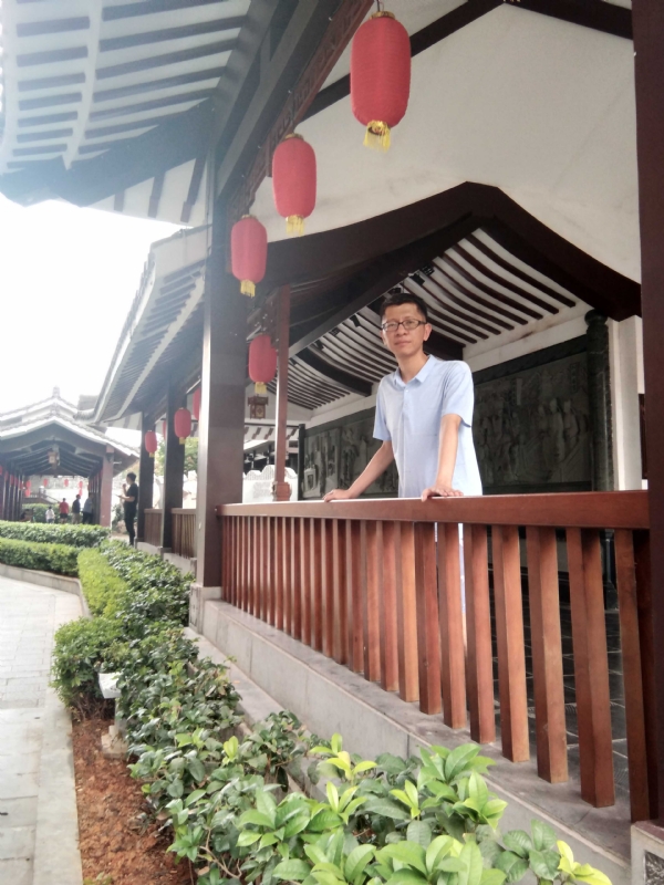 lijian的第一张照片--烟台相亲服务中心