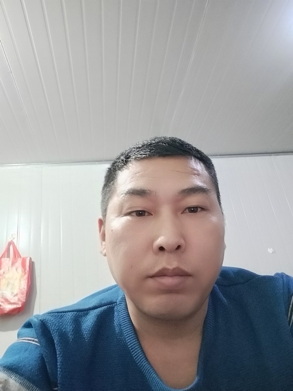 开着拖拉机去兜风的第一张照片--烟台相亲服务中心