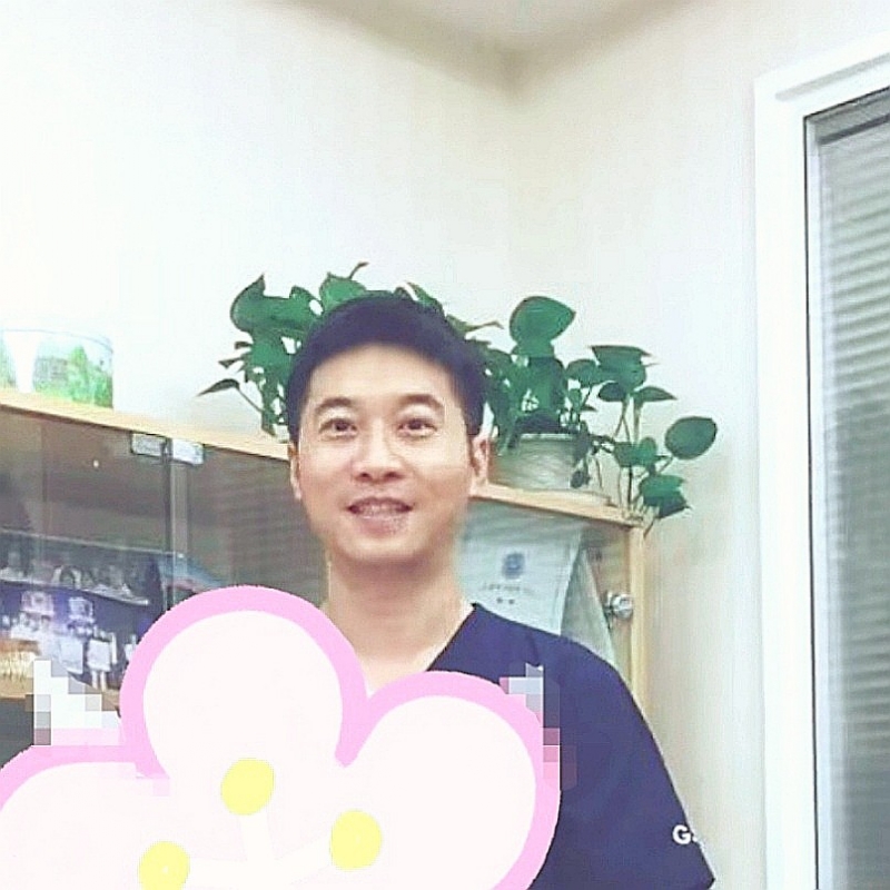 大手牵小手的第二张照片--烟台相亲服务中心