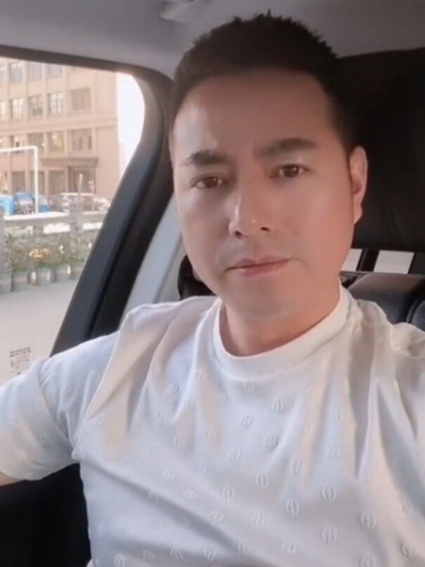 勿忘初心的第一张照片--烟台相亲服务中心