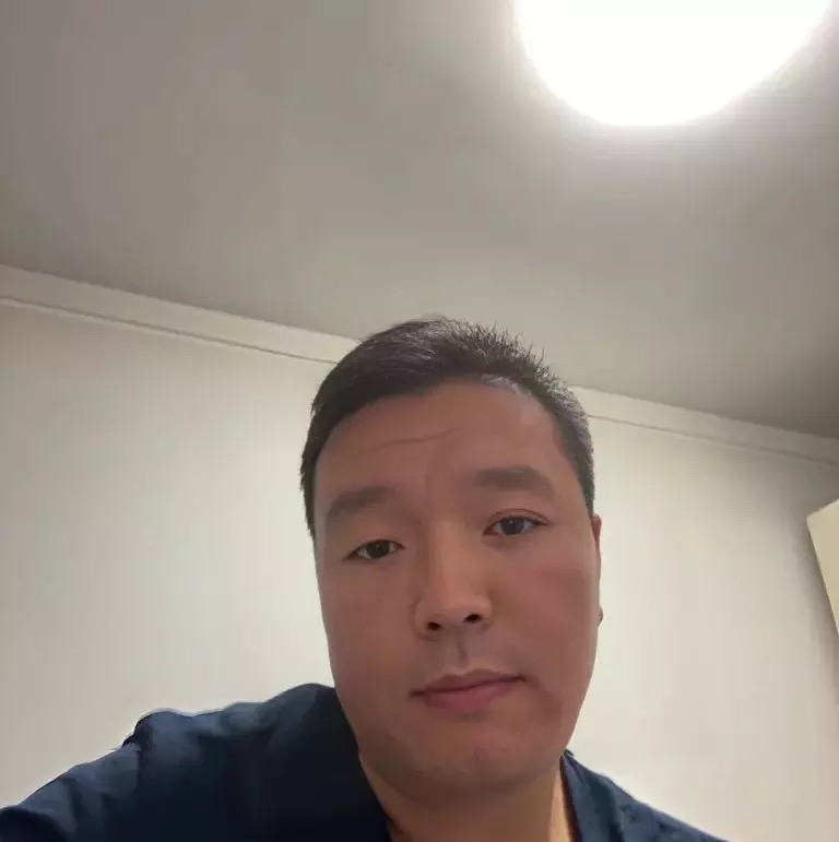 穿唐装的松鼠的第一张照片--烟台相亲服务中心